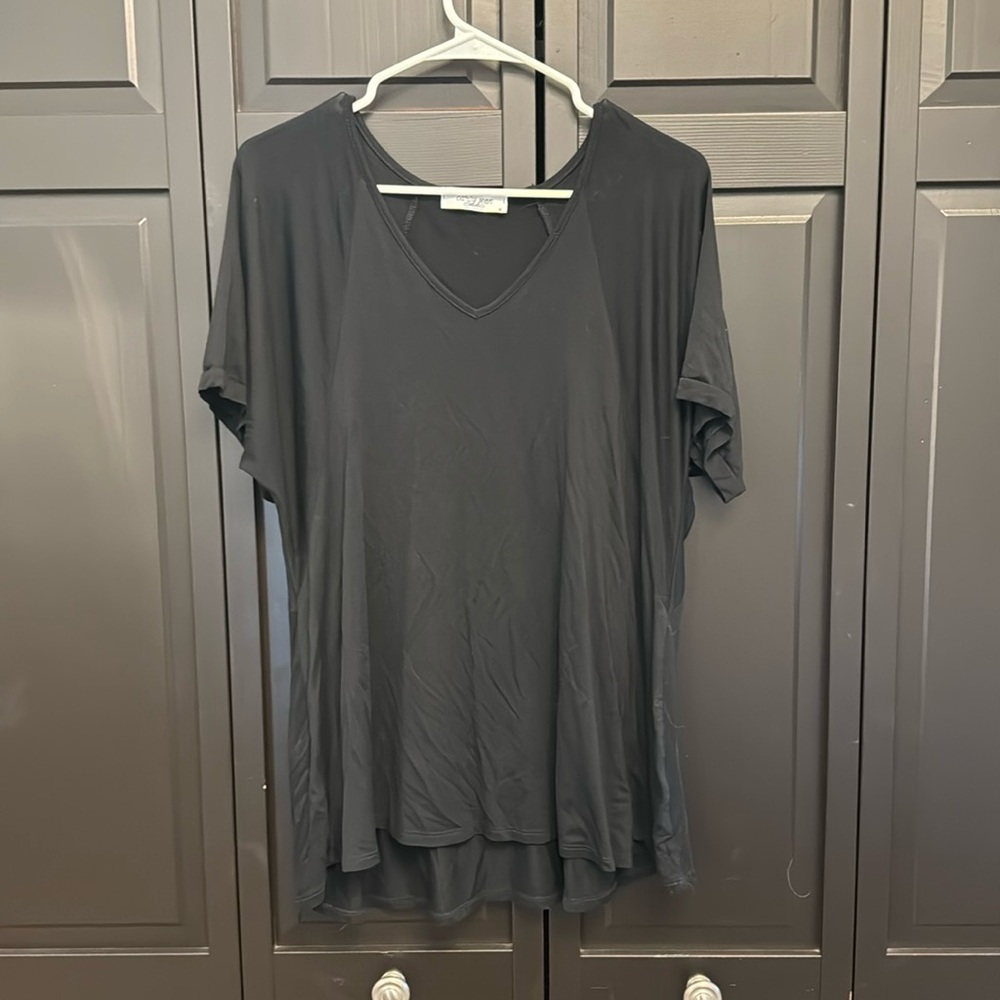 Carly Jean Los Angeles Black Women's Top - Size Med EUC